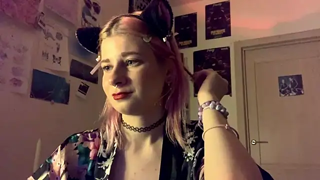 Snapshot of PinkVampire chatting on October 7, 2025, 8:39 pm PinkVampire online show from October 7, 2025, 8:39 pm