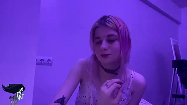 Snapshot of PinkVampire chatting on October 29, 2025, 9:05 pm PinkVampire online show from October 29, 2025, 9:05 pm