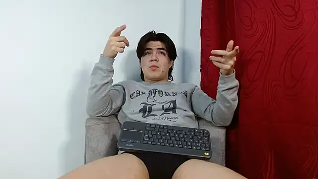 Snapshot of noah_voss chatting on October 2, 2025, 11:39 am noah voss online show from October 2, 2025, 11:39 am