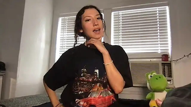 Snapshot of yoursweetestlilly chatting on April 1, 2026, 4:15 pm yoursweetestlilly online show from April 1, 2026, 4:15 pm