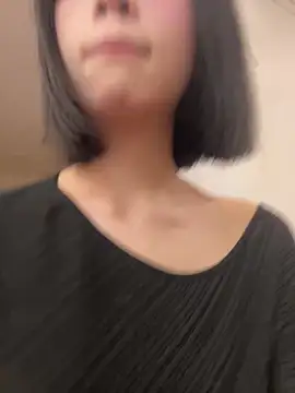 qiqi x online show from February 28, 2026, 1:56 pm