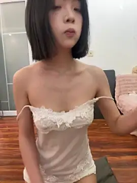 qiqi x online show from March 3, 2026, 2:12 pm