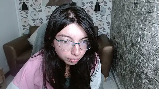 alllyson  online show from September 29, 2025, 7:51 pm