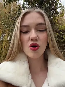 MilaMoone online show from November 14, 2025, 10:14 am