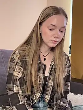 MilaMoone online show from January 15, 2026, 10:20 am