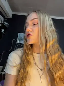 MilaMoone online show from March 21, 2026, 11:04 am