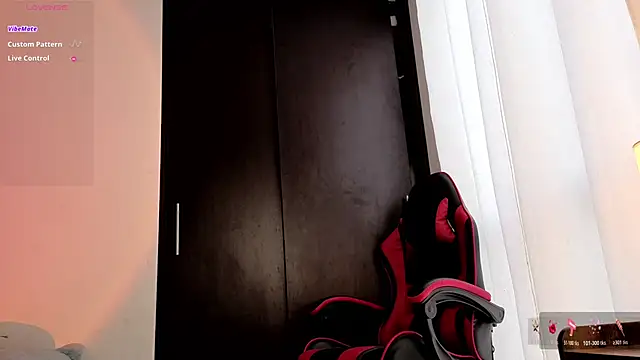 Snapshot of heylovelygirl chatting on February 9, 2026, 12:53 pm heylovelygirl online show from February 9, 2026, 12:53 pm