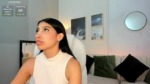 Tiffany Low online show from February 1, 2026, 1:53 pm