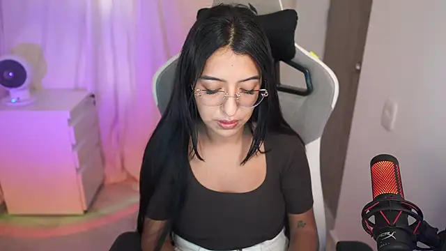 Snapshot of Valerygomez02 chatting on October 8, 2025, 8:06 pm Valerygomez02 online show from October 8, 2025, 8:06 pm