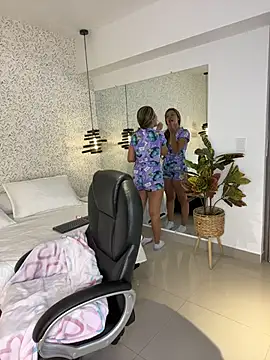 EMILIIA RICHTER   online show from November 9, 2025, 12:03 pm