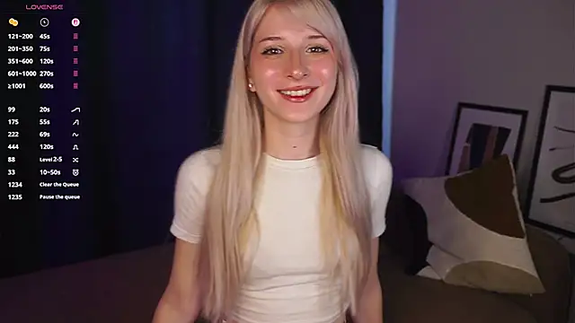 FridaAaberg online show from September 26, 2025, 7:34 am