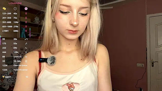 FridaAaberg online show from October 13, 2025, 7:41 am