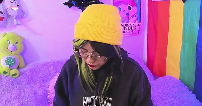 NekoWaifu online show from October 30, 2025, 1:01 pm