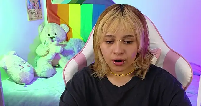 NekoWaifu online show from February 6, 2026, 3:37 pm