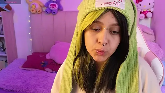 NekoWaifu online show from May 26, 2026, 3:19 pm