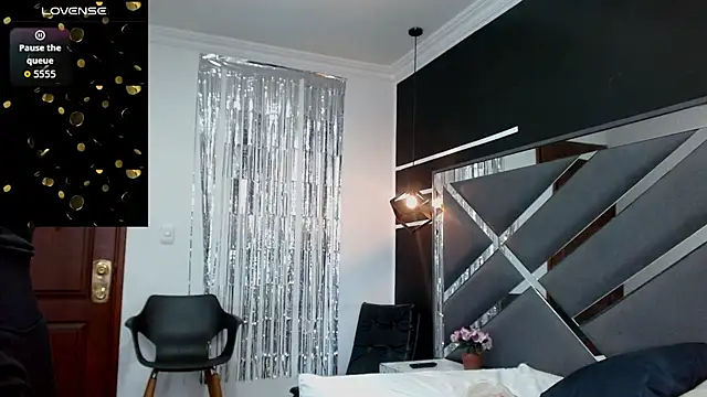 MiaHotmez online show from October 22, 2025, 12:05 pm