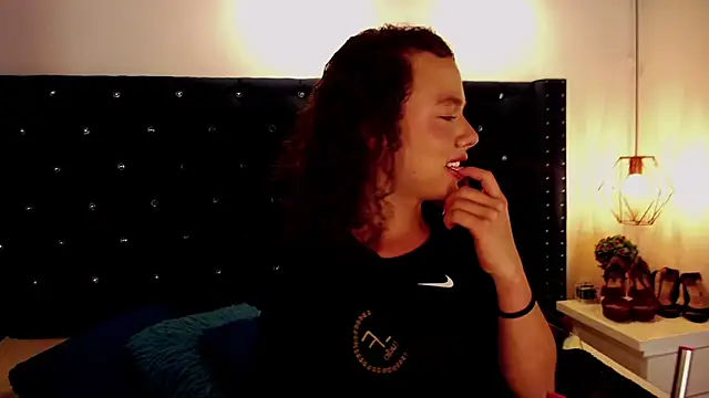 bycandy  online show from October 9, 2025, 2:37 pm