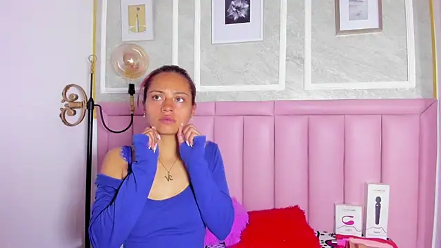 HoollyHendrix online show from January 17, 2026, 8:34 pm