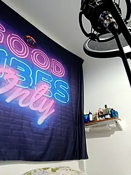 Mikaaa97 online show from April 10, 2026, 10:36 pm