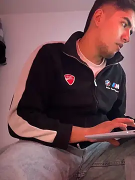 Snapshot of tomy_hot20 chatting on September 22, 2025, 10:12 pm tomy hot20 online show from September 22, 2025, 10:12 pm