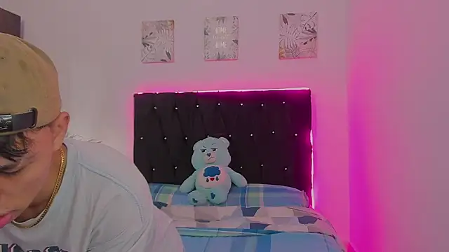 Zacktorres  online show from September 27, 2025, 10:48 pm