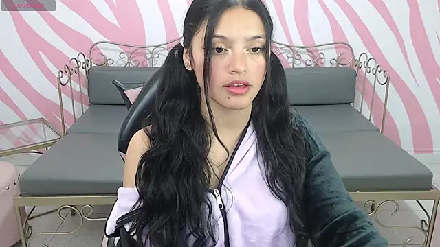 Snapshot of maddie__cute chatting on October 7, 2025, 8:17 pm maddie  cute online show from October 7, 2025, 8:17 pm