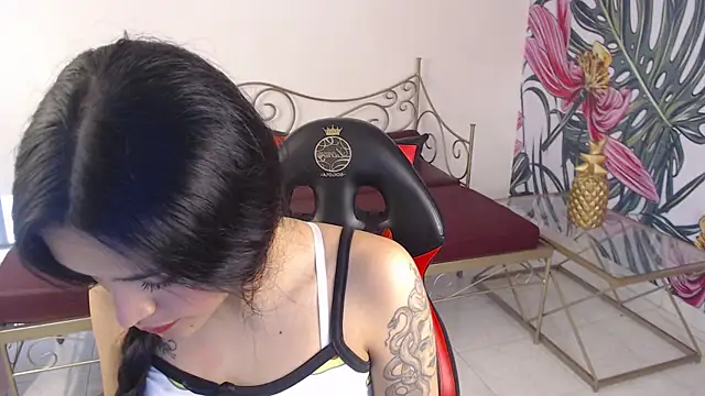 Snapshot of maddie__cute chatting on October 17, 2025, 1:25 pm maddie  cute online show from October 17, 2025, 1:25 pm