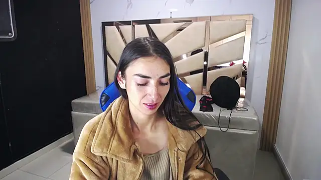 Maily a  online show from December 18, 2025, 3:01 am