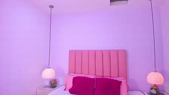 Amy Ferreira online show from November 14, 2025, 10:18 pm