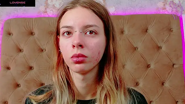 Snapshot of CoraVex chatting on October 15, 2025, 4:12 am CoraVex online show from October 15, 2025, 4:12 am