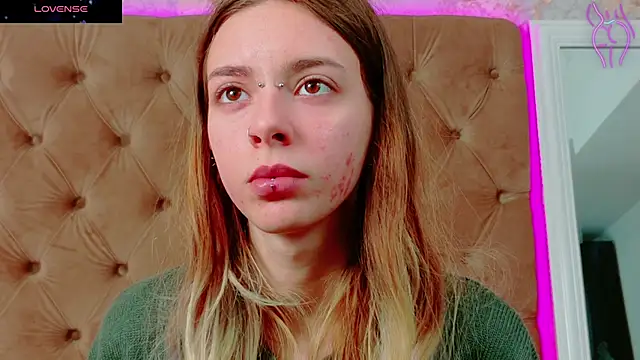 Snapshot of CoraVex chatting on October 16, 2025, 4:13 am CoraVex online show from October 16, 2025, 4:13 am