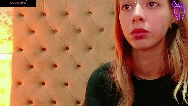 Snapshot of CoraVex chatting on October 17, 2025, 4:04 am CoraVex online show from October 17, 2025, 4:04 am