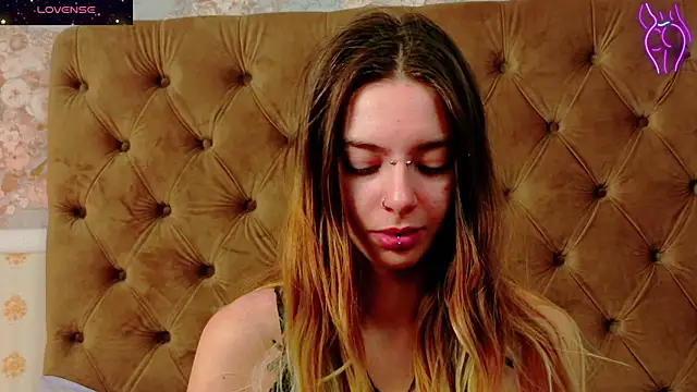 Snapshot of CoraVex chatting on November 29, 2025, 1:52 am CoraVex online show from November 29, 2025, 1:52 am