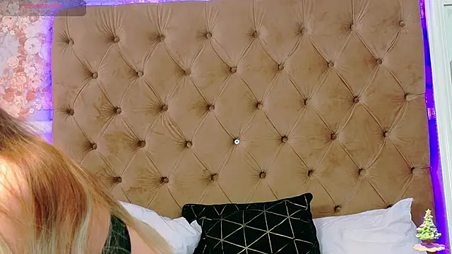 Snapshot of CoraVex chatting on December 18, 2025, 5:13 am CoraVex online show from December 18, 2025, 5:13 am