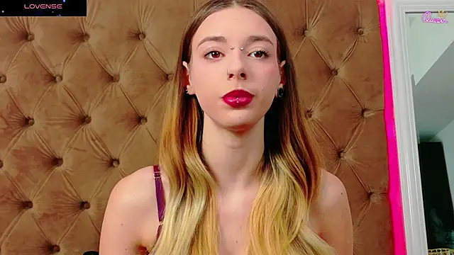 Snapshot of CoraVex chatting on January 6, 2026, 5:11 am CoraVex online show from January 6, 2026, 5:11 am