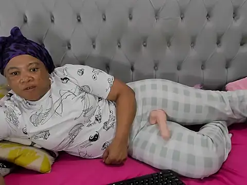 Snapshot of massive_booty25 chatting on December 17, 2025, 7:03 am massive booty25 online show from December 17, 2025, 7:03 am