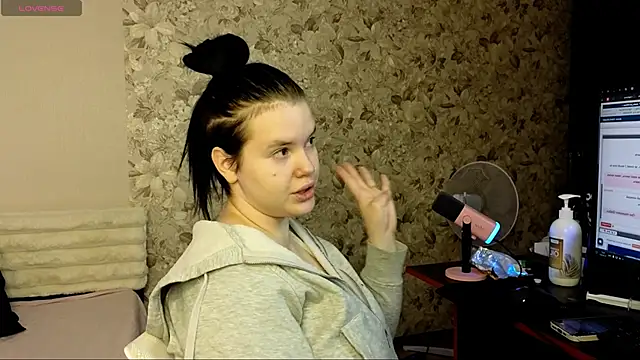 Snapshot of LoNik_Tvvins chatting on October 15, 2025, 12:38 pm LoNik Tvvins online show from October 15, 2025, 12:38 pm