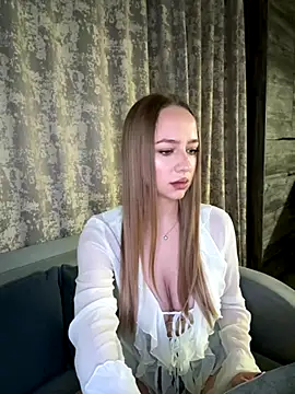 MissOyee online show from November 15, 2025, 6:26 pm