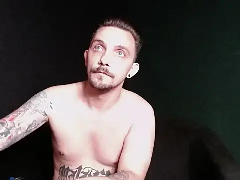 Snapshot of guesswhatbitch chatting on September 17, 2025, 9:27 pm guesswhatbitch online show from September 17, 2025, 9:27 pm