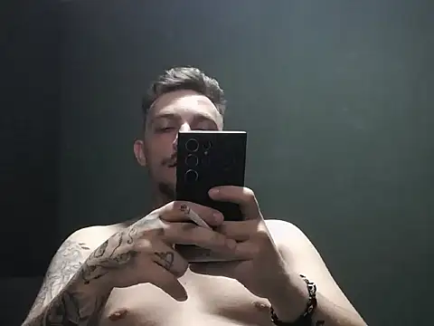 Snapshot of guesswhatbitch chatting on October 8, 2025, 8:28 pm guesswhatbitch online show from October 8, 2025, 8:28 pm