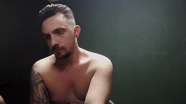 Snapshot of guesswhatbitch chatting on October 15, 2025, 7:25 pm guesswhatbitch online show from October 15, 2025, 7:25 pm