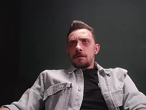 Snapshot of guesswhatbitch chatting on November 8, 2025, 10:37 am guesswhatbitch online show from November 8, 2025, 10:37 am