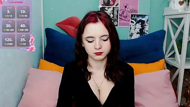 VivienneRo online show from November 23, 2025, 5:51 am