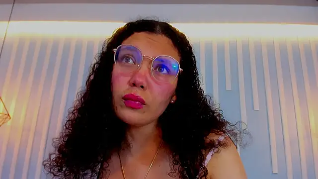 SweetStarr  online show from October 13, 2025, 1:55 pm