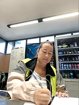 bichota85 online show from October 7, 2025, 10:12 am