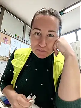 bichota85 online show from March 12, 2026, 12:44 pm