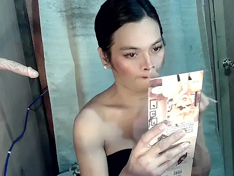 Snapshot of Nikah_loves_u chatting on December 18, 2025, 11:27 am Nikah loves u online show from December 18, 2025, 11:27 am