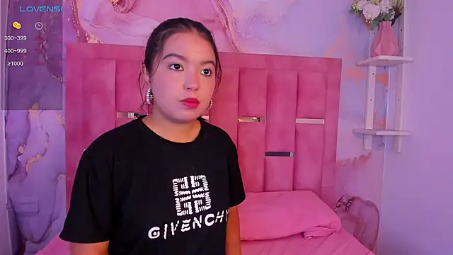 LunaWiill  online show from September 28, 2025, 4:34 pm