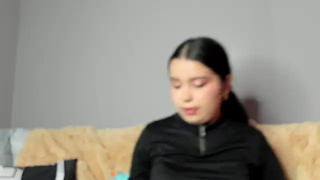 Snapshot of LunaWiill_ chatting on February 13, 2026, 8:05 pm LunaWiill online show from February 13, 2026, 8:05 pm