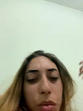 loirinhaaa online show from October 9, 2025, 1:25 am